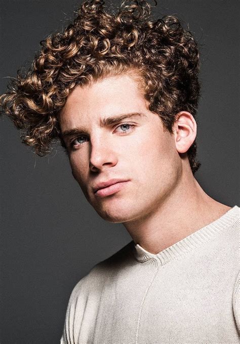 locken frisuren mann|More.